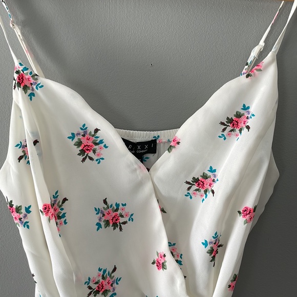 White Floral Dress - Picture 4 of 8